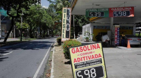 COMBUSTÍVEIS Variação do preço da gasolina em postos de Olinda, Recife e Jaboatão