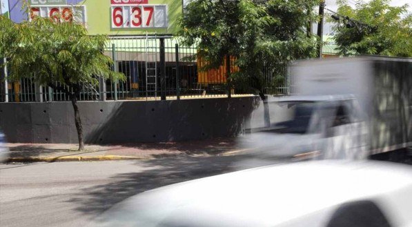 COMBUSTÍVEIS Variação do preço da gasolina em postos de Olinda, Recife e Jaboatão