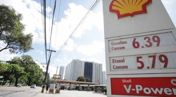 COMBUST&Iacute;VEIS Varia&ccedil;&atilde;o do pre&ccedil;o da gasolina em postos de Olinda, Recife e Jaboat&atilde;o