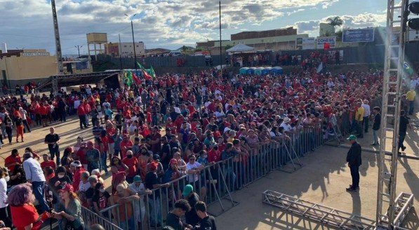 Movimenta&ccedil;&atilde;o do p&uacute;blico para o ato pol&iacute;tico do ex-presidente Lula em Serra Talhada
