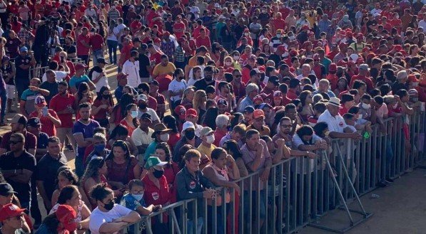 Movimenta&ccedil;&atilde;o do p&uacute;blico para o ato pol&iacute;tico do ex-presidente Lula em Serra Talhada