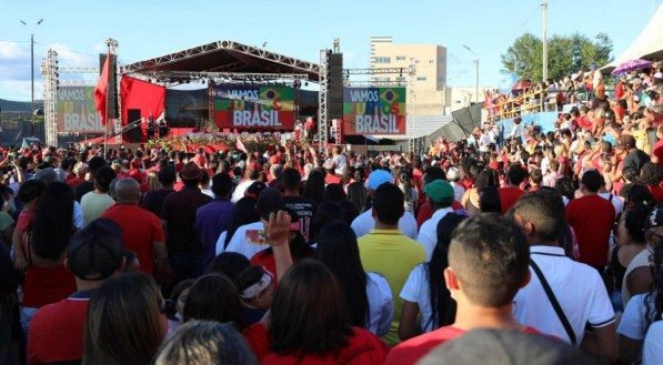 Movimentação do público para o ato político do ex-presidente Lula em Serra Talhada