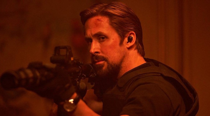 GATO E RATO Ryan Gosling, na cena, e Chris Evans interpretam agentes da CIA que perseguem um ao outro, numa caçada que roda o globo e garante grandes tomadas de ação