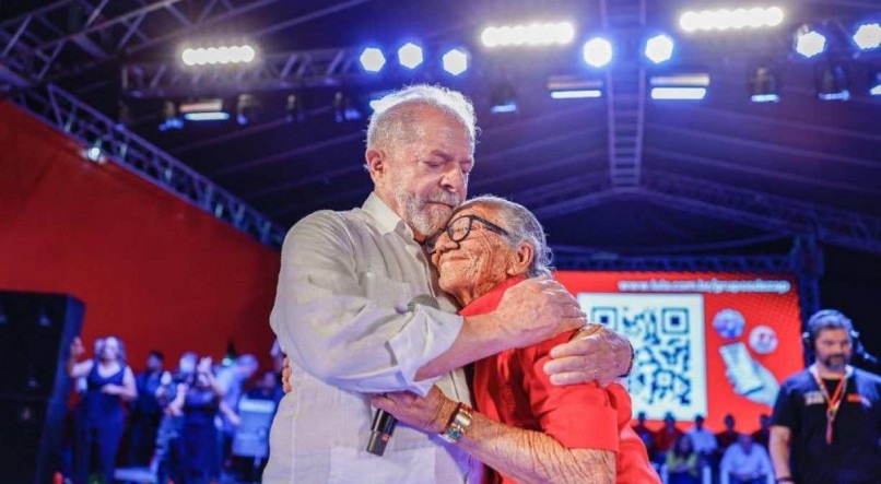 SERRA TALHADA Lula se emocionou com o discurso de Dona Buruca, trabalhadora rural que resumiu o sentimento da população no ato público