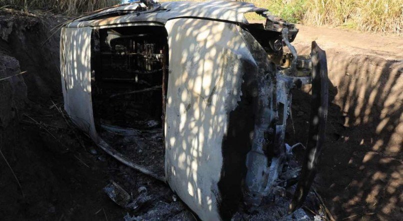 O carro seguia no local onde foi abandonado, em Nazar&eacute; da Mata, na manh&atilde; desta quarta-feira (20)