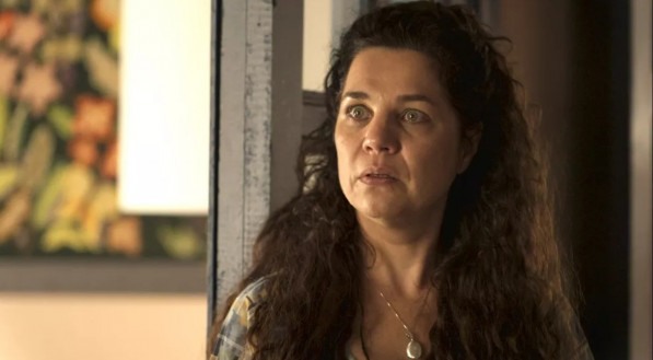Maria Bruaca (Isabel Teixeira) em 'Pantanal' vai demitir Zefa (Paula Barbosa)