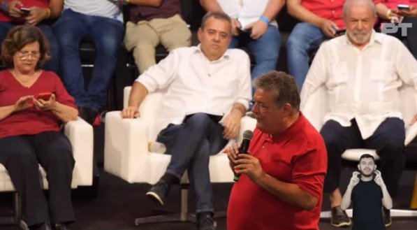 Silvio Costa responde militantes de Marília Arraes no evento de Lula com Danilo Cabral no Recife