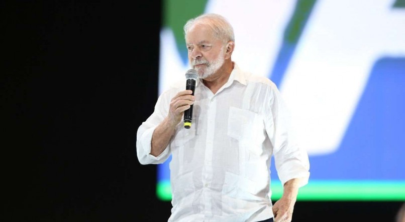 Lula realiza caminhada com apoiadores em Recife nesta sexta-feira (14)