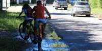 Estrada de Aldeia - Problemas estruturais - Buracos - Falta de Acostamento - Poucos Ônibus - Perigo Via - Ciclista - Carros - Ônibus - Falta de Mobilidade 