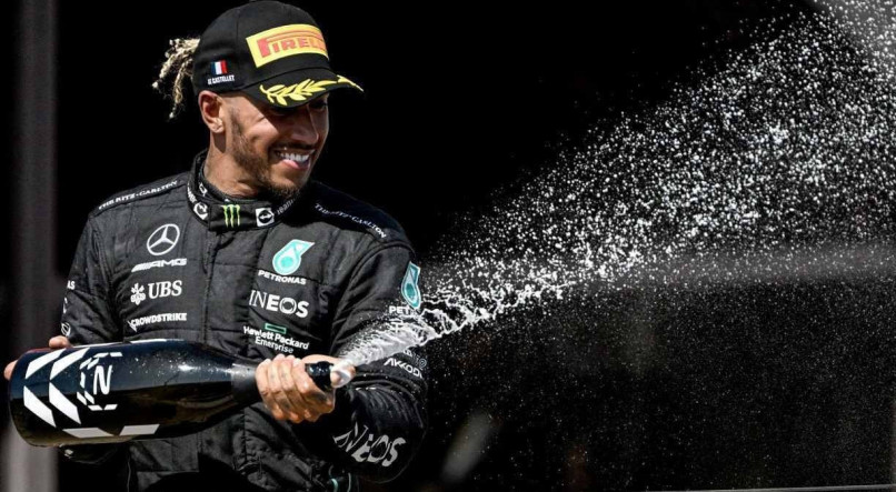 Hamilton tem 37 anos e é heptacampeão mundial de Fórmula 1