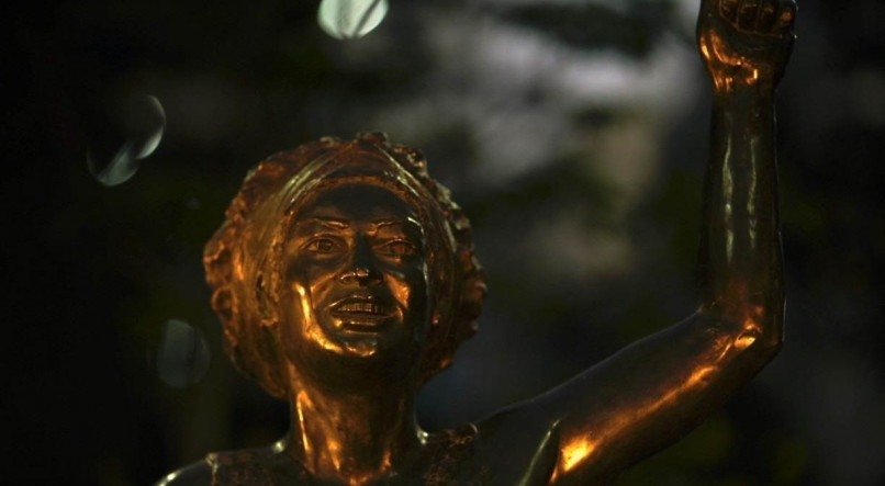 Estátua de Marielle no Buraco do Leme, na Praça Mário Lago, Centro do Rio