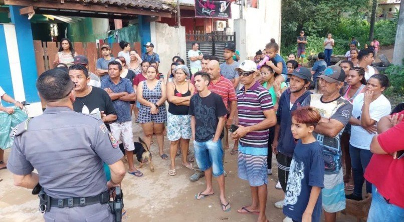 Policial disse para moradores que governo comunista tiraria suas casas