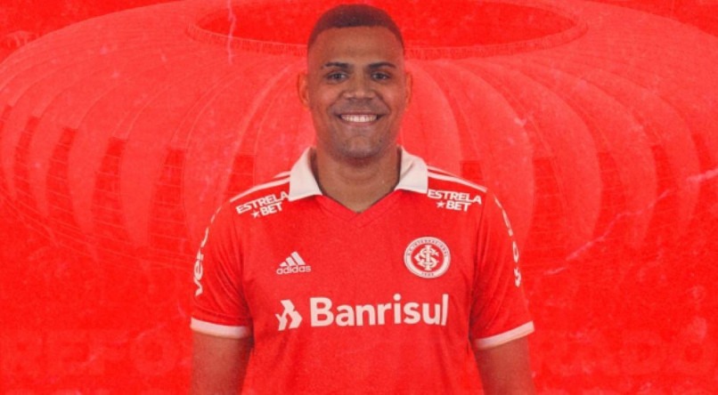 No Brasil, Mikael fez carreira no Sport Recife, clube pelo qual foi artilheiro desde as categorias de base