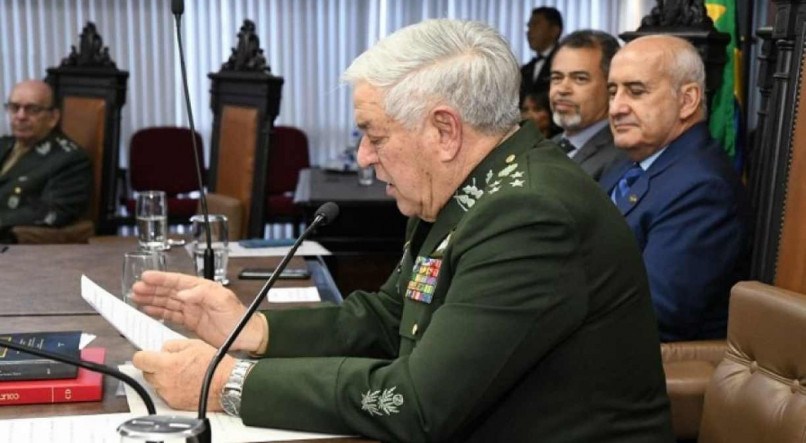 O presidente do Superior Tribunal Militar, general Luís Carlos Gomes Mattos