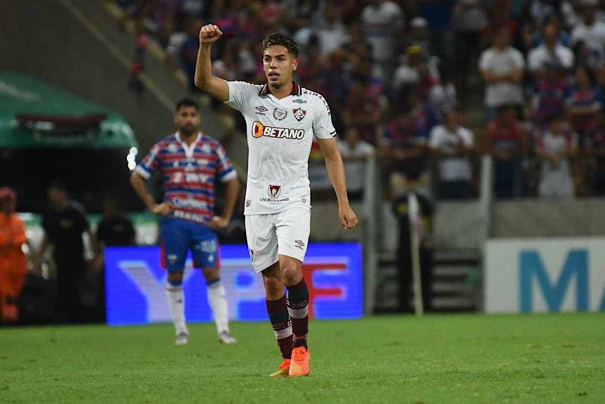 CASTELÃO Nonato comemora gol pelo Fluminense contra o Fortaleza
