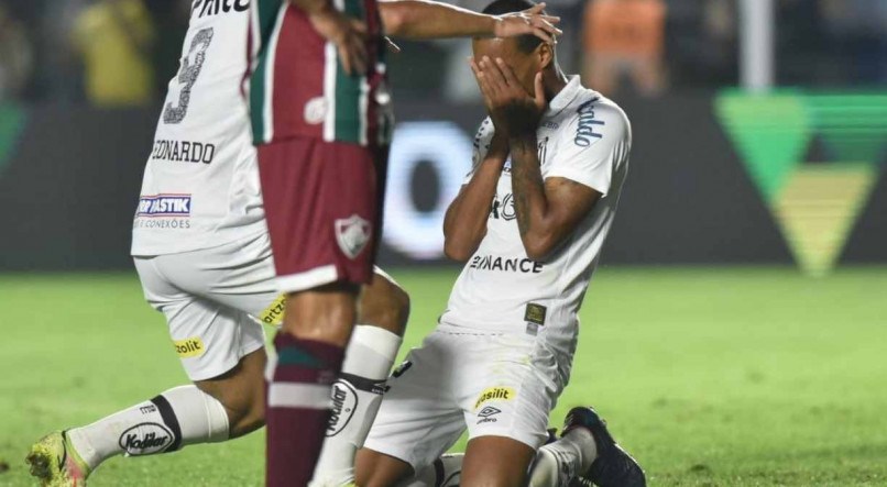 Santos encarou o Fluminense, na Vila Belmiro.