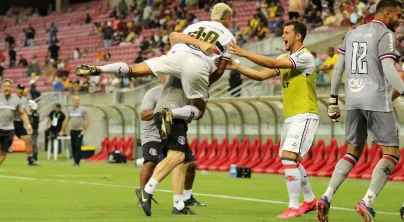 Santa Cruz venceu o Retrô por 2x1, na Arena de Pernambuco