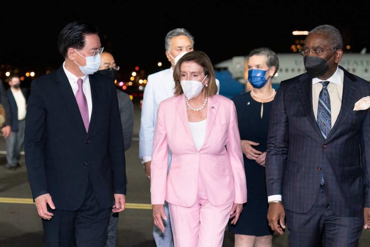 Foto da matéria: TAIWAN: Chegada de Nancy Pelosi eleva tensão entre Estados Unidos e China