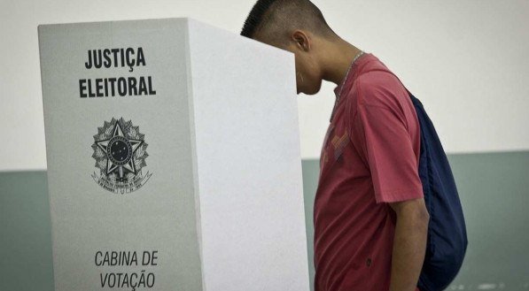 O exemplo e o sonho do prefeito escritor, alargados, atualizados, realizados, bem que podem servir como plataforma e compromisso dos candidatos