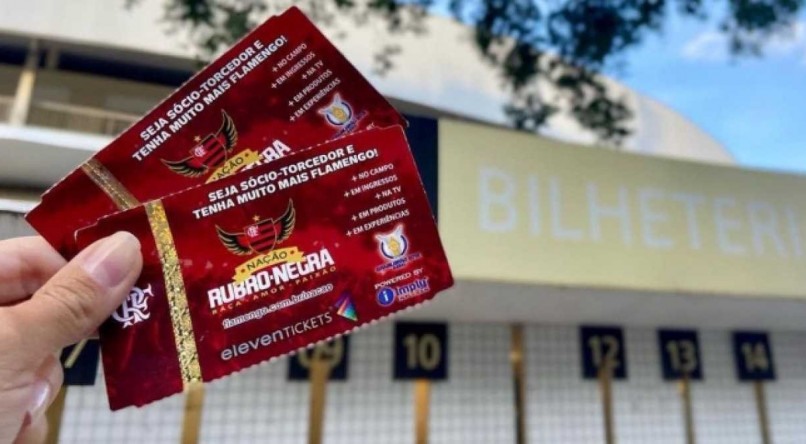 Torcedores do Flamengo ainda procuram por ingressos para o jogo contra o Corinthians, em São Paulo