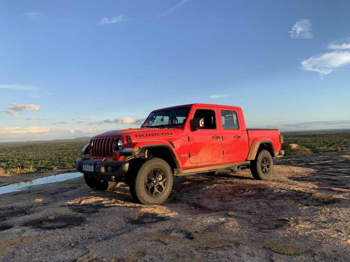 Jeep inicia vendas de sua picape Gladiator no Brasil