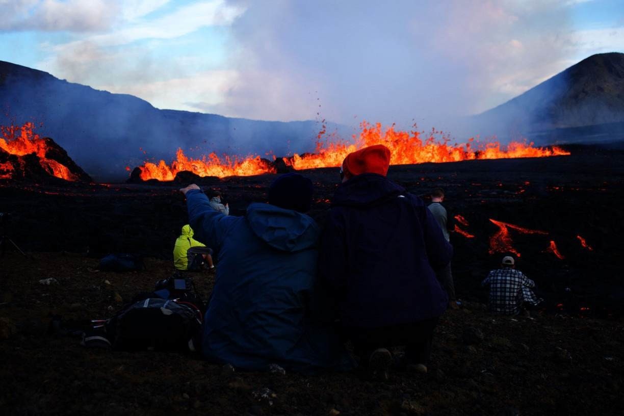 Foto da matéria: Erupção de vulcão vira uma atração na Islândia; veja vídeo 