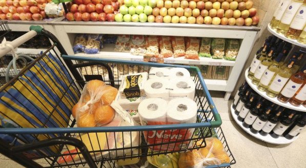 Inflação na cesta básica é um dos maiores vilões do bolso do brasileiro