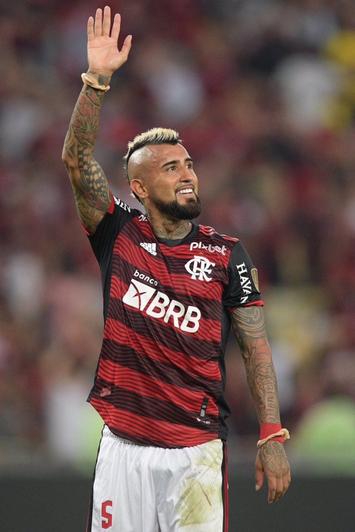 Vidal receberá 13,89% do salário do Flamengo em ida para o Athletico-PR