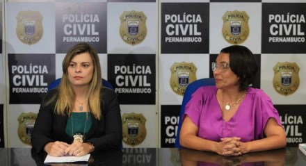 Delegada Ana Luiza Mendonça (esq.) detalhou a prisão do médico que abusava de pacientes