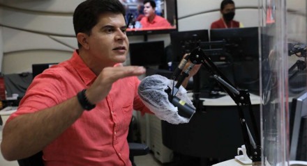 Candidatos ao Governo de Pernambuco - Entrevista na Rádio Jornal do candidato ao Governo de PE João Arnaldo.