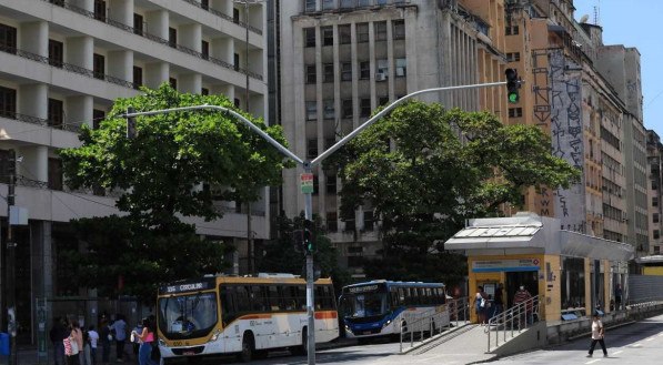 Assalto a ônibus aconteceu na área central do Recife