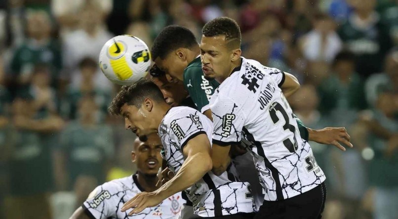 Palmeiras x Corinthians entram em campo hoje 