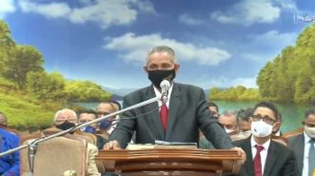 VÍDEO: Em culto, presidente da ASSEMBLEIA DE DEUS pressiona obreiros e proíbe que políticos subam no púlpito da igreja