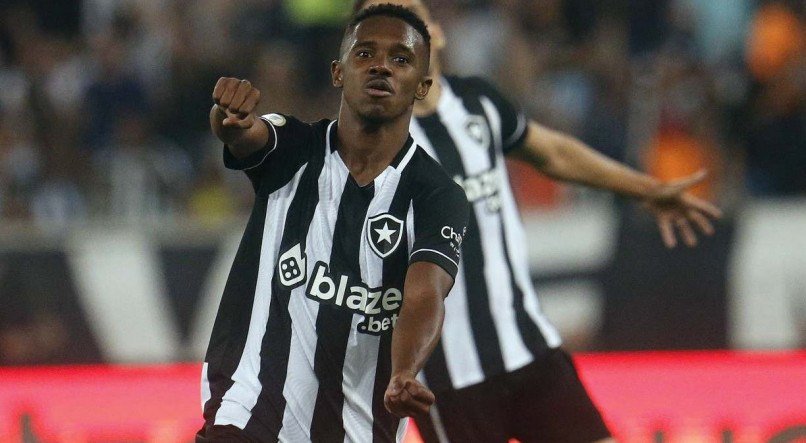 Jefinho, do Botafogo, deu o passe para o primeiro gol de Eduardo