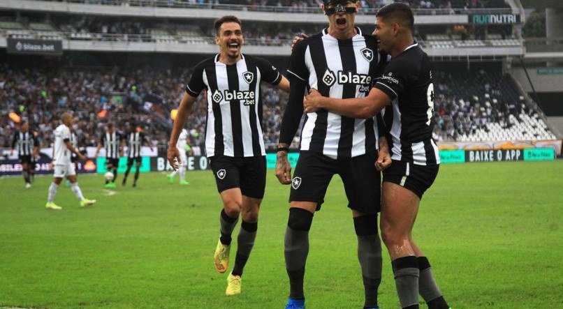 Victor Cuesta e Erison, do Botafogo