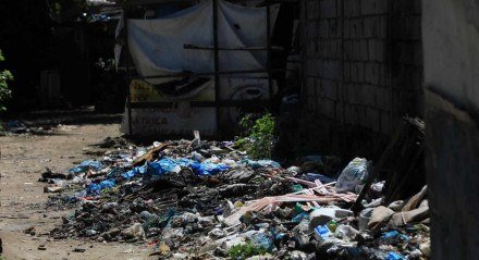 Especial Eleições 2022 - Fome e pobreza serão desafios dos governantes a partir do próximo ano. Comunidade do Arcoíris, em Capina do Barreto, no Recife, é retrato dessa situação. Fome - Pobreza - crianças - Esgoto - Lixo - Animal Morto - Canal - Analfabetismo - Auxílio Emergencial - WhatsApp - Prefeitura do Recife - QR Code - Aluno Escola