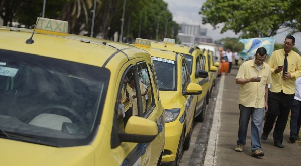 Taxistas de todo o Pa&iacute;s, como os do Rio de Janeiro, come&ccedil;am a receber a ajuda nesta ter&ccedil;a (16/8)