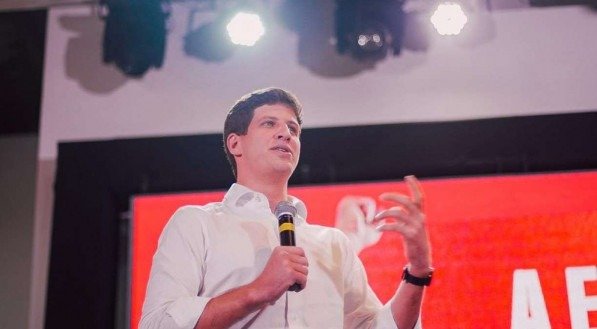 João Campos dispara contra adversários e promete estar presente na campanha porta-a-porta de Danilo Cabral