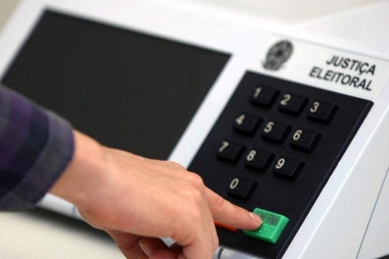 Trata-se de um movimento estratégico, para além dos limites estaduais, que visa ocupar espaços de poder local, reconstruir relevância e, possivelmente, preparar terreno