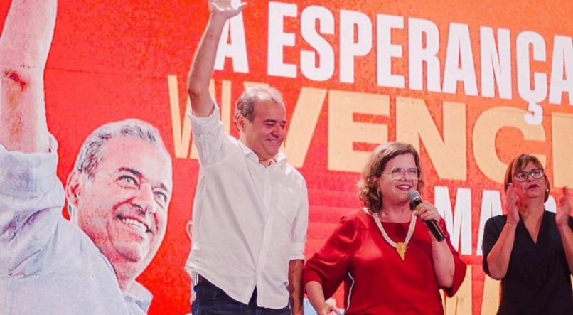 Candidata ao Senado, Teresa Leit&atilde;o (PT), com o candidato ao governo Danilo Cabral (PSB)