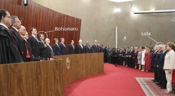 Bolsonaro e Lula ficaram frente a frente durante a posse de Alexandre de Moraes no TSE