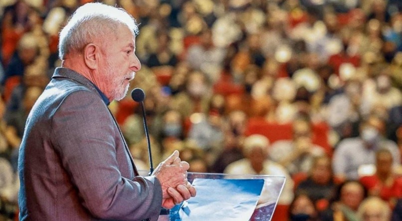 Ex-presidente Lula (PT) segue na frente nas pesquisas da corrida presidencial