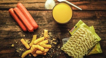 Inflação alta tem estimulado o consumo de produtos ultraprocessados entre a população mais pobre, que são mais baratos mas têm baixo valor nutricional