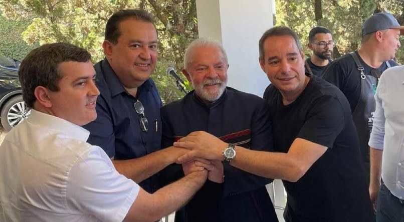 BASTIDORES Aliados contam que Lula e Sebastião Oliveira foram vistos conversando e trocando risadas
