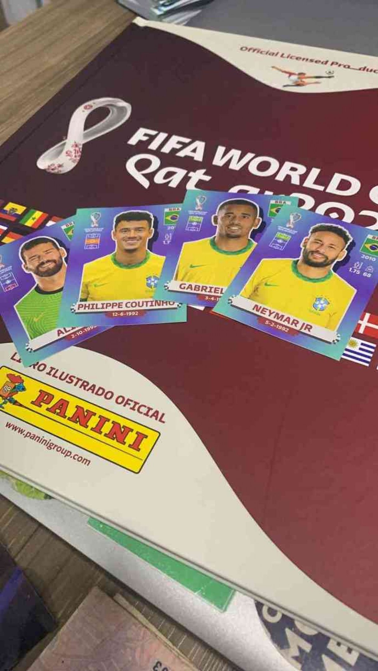 Colecionadores usam balança de precisão para achar 'figurinhas raras' do  álbum da Copa do Mundo - Jogada - Diário do Nordeste