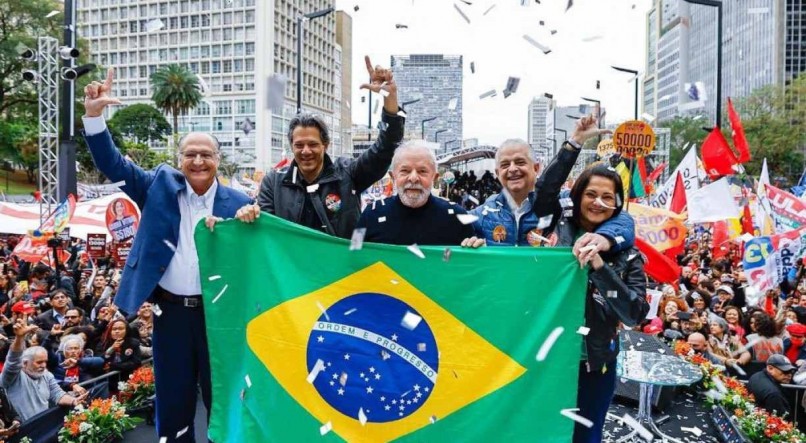 O ex-presidente Lula participou de um comício ao lado dos candidatos a vice-presidente, Geraldo Alckmin (PSB), a governador de São Paulo, Fernando Haddad (PT), e ao Senado, Márcio França (PSB)