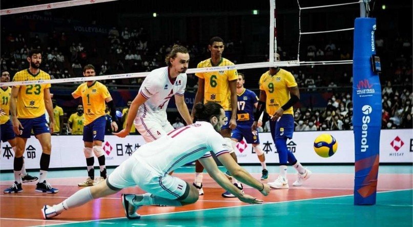 O Brasil enfrenta a França em um amistoso preparatório para o Mundial de Vôlei masculino 2022