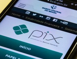Quando o Pix foi lançado? Conheça a história de um dos meios de pagamento mais populares do Brasil