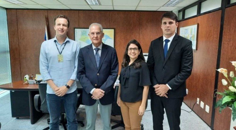 Participaram da reunião, além do desembargador André Guimarães e da coordenadora Lívia Macêdo, o diretor-geral do TRE, Orson Lemos, Edson Cantarelli, Chefe de Planejamento e Fiscalização, e Igor Guimarães, coordenador de Fiscalização Portuária e Aquaviária do SRTE