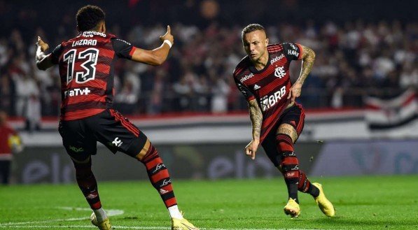 Everton Cebolinha foi titular no Flamengo diante do Juventude pela 37&ordf; rodada do Brasileir&atilde;o